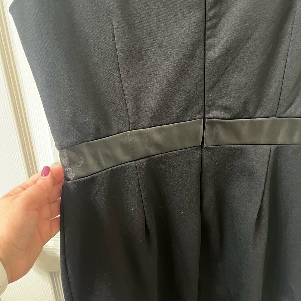 Elegant Black and White Patterned Dress - Picture 5 of 5